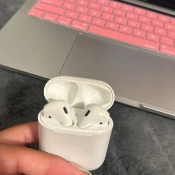 Apple Airpods (2nd generation)